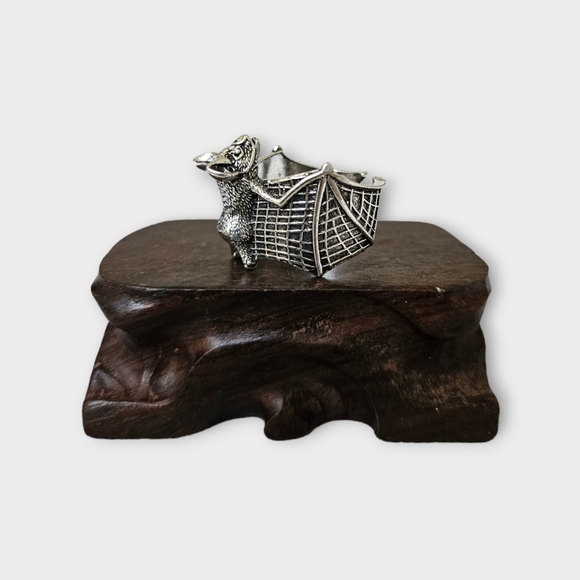 Silver bat ring - Picture 2 of 5